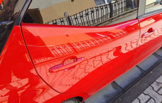 Poškozená vozidla ve Dvoře Králové