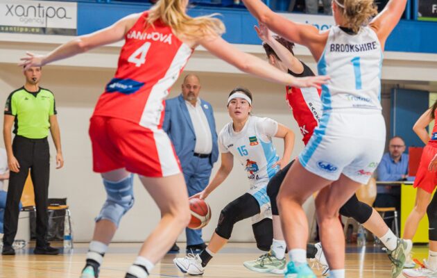 Kolektivní a bojovný výkon ve skvělé atmosféře. A Kara má první výhru