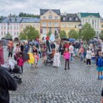 Cirk-UFF: průvod z náměstí k Uffu