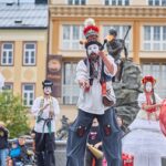 Cirk-UFF: průvod z náměstí k Uffu