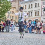 Cirk-UFF: průvod z náměstí k Uffu