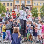 Cirk-UFF: průvod z náměstí k Uffu