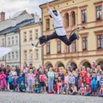 Cirk-UFF: průvod z náměstí k Uffu