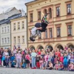Cirk-UFF: průvod z náměstí k Uffu