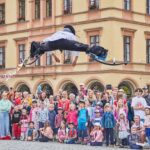 Cirk-UFF: průvod z náměstí k Uffu