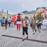 Cirk-UFF: průvod z náměstí k Uffu
