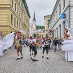 Cirk-UFF: průvod z náměstí k Uffu