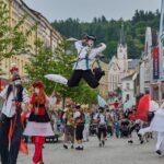 Cirk-UFF: průvod z náměstí k Uffu
