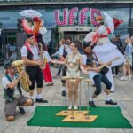 Cirk-UFF: průvod z náměstí k Uffu