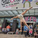 Cirk-UFF: průvod z náměstí k Uffu