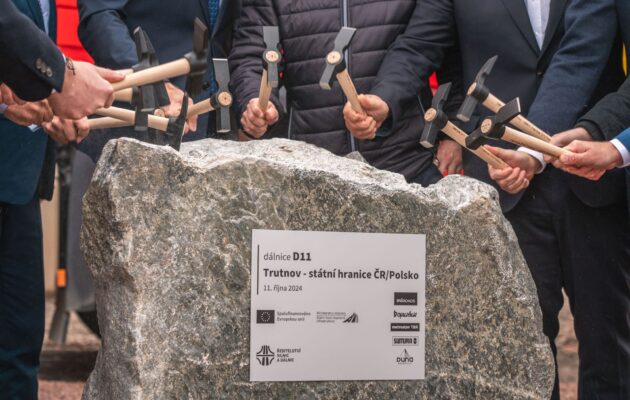 FOTO: Slavnostní zahájení stavby dálnice D11 u Královce