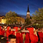 Dračí slavnosti - večerní průvod