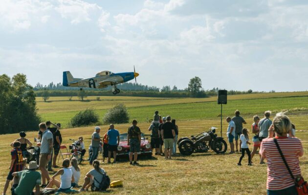 FOTO: Ultralehká letadla se po šestnácté slétla na Den s dračí letkou
