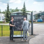 Odhalení sochy Nákup vozu v Autostylu