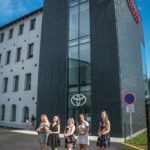 Odhalení sochy Nákup vozu v Autostylu