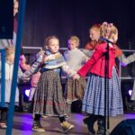 Folklorní soubor Hadářek při rozsvícení vánočního stromu v Trutnově