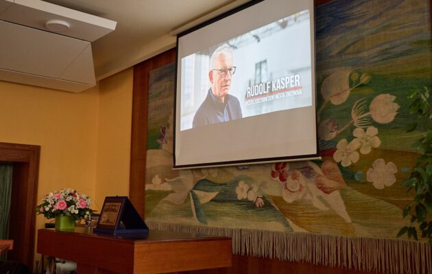 Výstava sochaře Martina Koucourka v Galerii Uffo