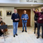 V křivkách, výstava polských a českých fotografů