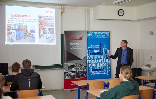 Finanční dar od firmy Kasper Kovo pro ŠPŠ Trutnov