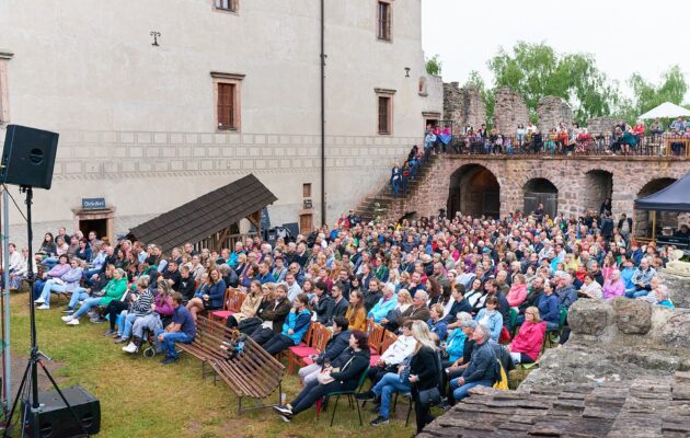 Koncert Orchestru Karla Vlacha s Václavem Noidem Bártou na hradu Pecka