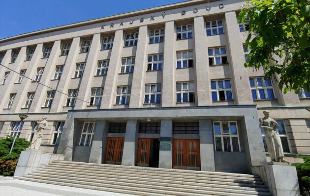 Soud uložil ženě z Rychnovska za dvojnásobnou vraždu novorozeňat 20 let vězení