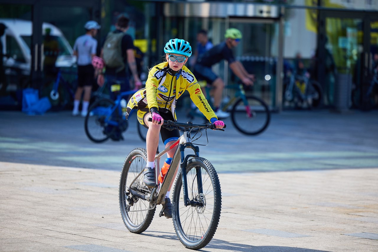 Malí cyklisté, velký den. Krakonošův cyklomaraton zve na start i děti