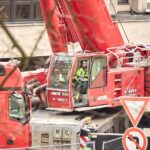 Instalace konstrukce druhého dílu lávky nad Struhou