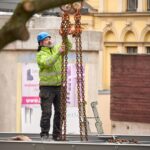 Instalace konstrukce druhého dílu lávky nad Struhou