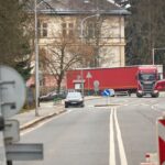 Instalace konstrukce druhého dílu lávky nad Struhou