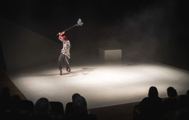Inscenace Loop od Losers Cirque Company v Uffu