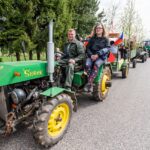 Průvod s přehlídkou zemědělských strojů a samohybů