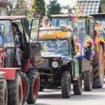 Průvod s přehlídkou zemědělských strojů a samohybů