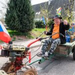 Průvod s přehlídkou zemědělských strojů a samohybů