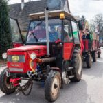 Průvod s přehlídkou zemědělských strojů a samohybů