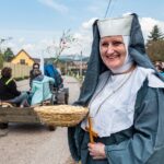 Průvod s přehlídkou zemědělských strojů a samohybů