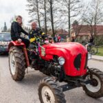 Průvod s přehlídkou zemědělských strojů a samohybů