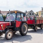 Průvod s přehlídkou zemědělských strojů a samohybů