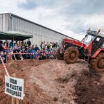 Průvod s přehlídkou zemědělských strojů a samohybů
