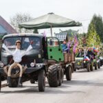 Průvod s přehlídkou zemědělských strojů a samohybů