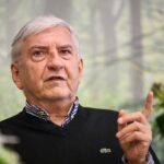 Herec Donutil v lesnické škole