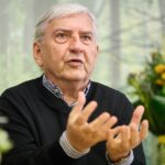 Herec Donutil v lesnické škole
