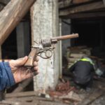 Nález historických zbraní při rekonstrukci soudu v Trutnově