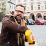Opékání buřtů na náměstí v Trutnově