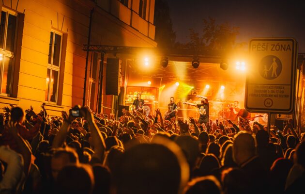 FOTO: Otevřené hospody aneb Když v Trutnově paří tisíce lidí