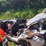 Na auto spadl v Krkonoších strom, tři lidé zemřeli