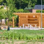 Revitalizovaný park u kostela sv. Václava v Horním Starém Městě