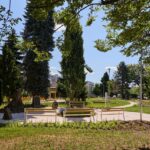 Revitalizovaný park u kostela sv. Václava v Horním Starém Městě
