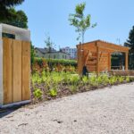 Revitalizovaný park u kostela sv. Václava v Horním Starém Městě