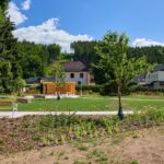 Revitalizovaný park u kostela sv. Václava v Horním Starém Městě