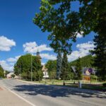 Revitalizovaný park u kostela sv. Václava v Horním Starém Městě